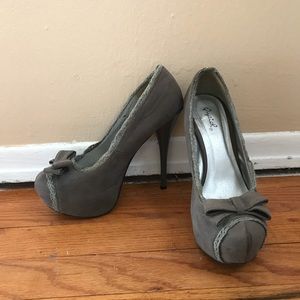Gray bow tie heels